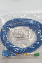 Carica l&#39;immagine nel visualizzatore di Gallery, Patch Cord SC/UPC - LC/APC Duplex Singolo Modo 9/125 G657-A2 Connettore Verde Guaina LSZH Blu
