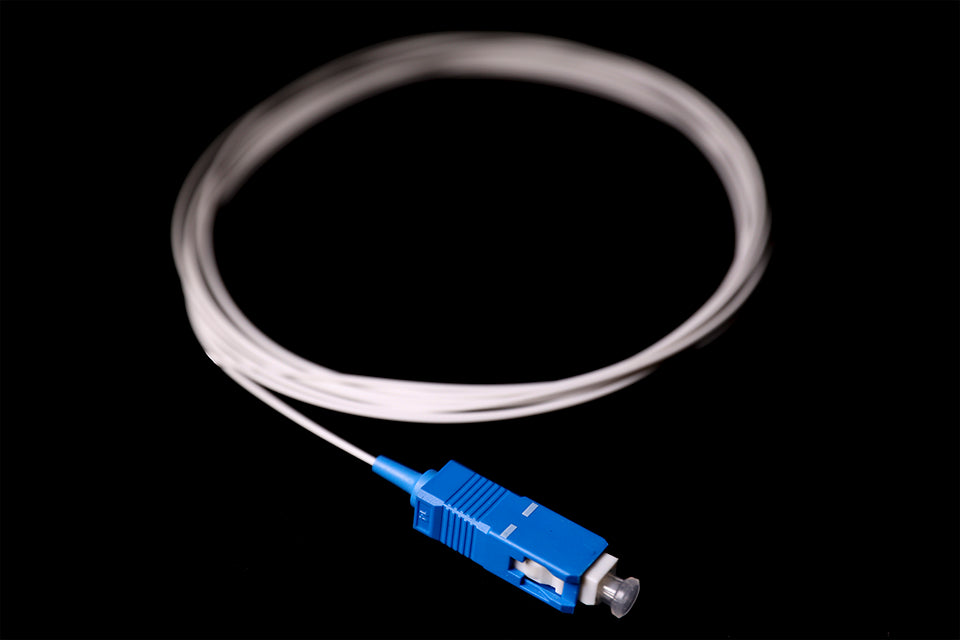 Pigtail SC/UPC Singolo Modo 9/125 G657-A2 Connettore Blu Guaina LSZH THIGT Bianco 2 Metri